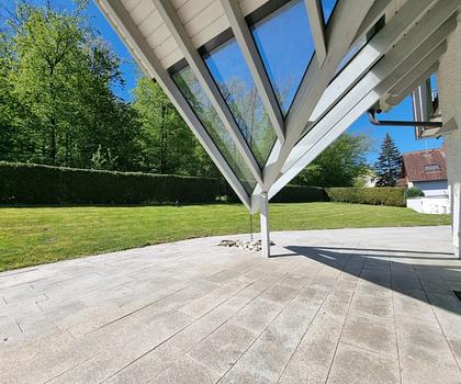 Architektenhaus
mit zwei großzügigen Doppelgaragen 
