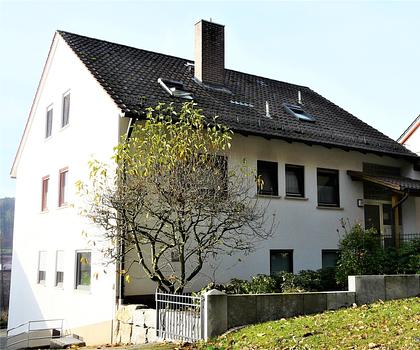 Helle 3-Zimmer-Dachgeschosswohnung mit Einbauküche
Langenzenn Ortsteil Laubendorf