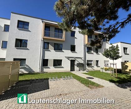 Koffer packen und einziehen!
Neuwertige 3-Zimmer - Erdgeschosswohnung in Roth