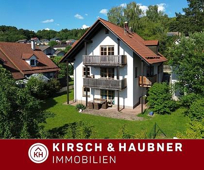 Attraktives Zweifamilienhaus mit herrlichem Weitblick – 
perfekt zur Eigennutzung oder Kapitalanlage!   
   Velburg