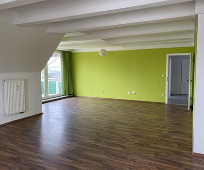 Oben wohnen ... 
Dachgeschoss- Wohnung mit sonnigem Balkon ...