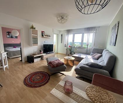 Modernisierte Wohnung mit 2 Balkonen