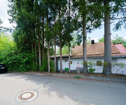 Bauträger aufgepasst! Voll erschlossenes Baugrundstück in ruhiger Lage in Roth-Bernlohe.
