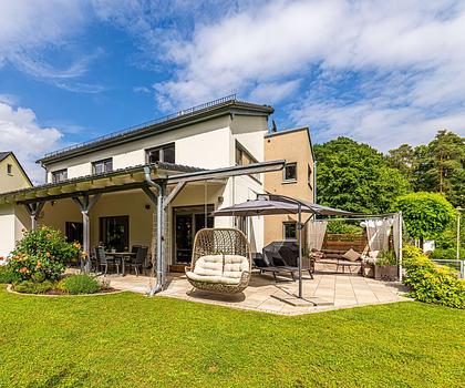 HEGERICH: Exklusives Architektenhaus in idyllischer Waldrandlage